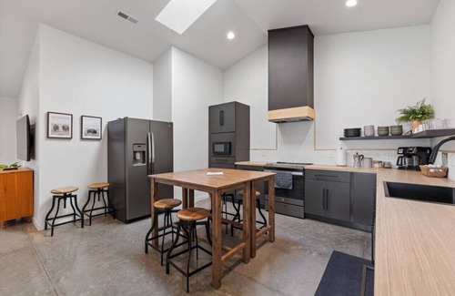 Rapid City Apartment | Vienna`s Modern Retreat