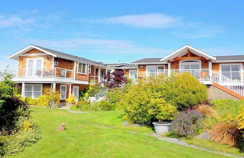 Clinton House | View Beach cottage the 'Library' Guest House, Useless Bay