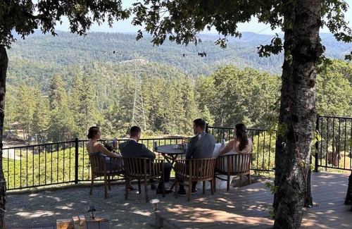 Cedar Ridge House | View Forever Vineyards Big House