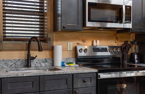 Cosby House | View & Hot Tub + Kitchen #2 | 24 Min to Gatlinburg