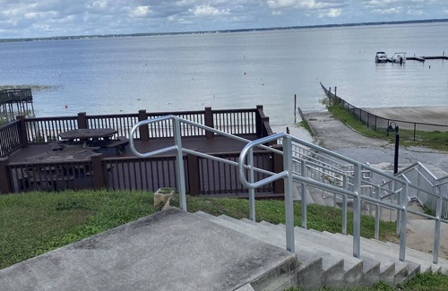 Weirsdale Cottage | View of Lake Weir & private beach access