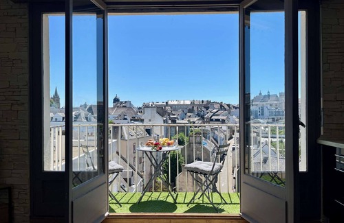 Vannes Apartment | View on historical rooftops of Vannes