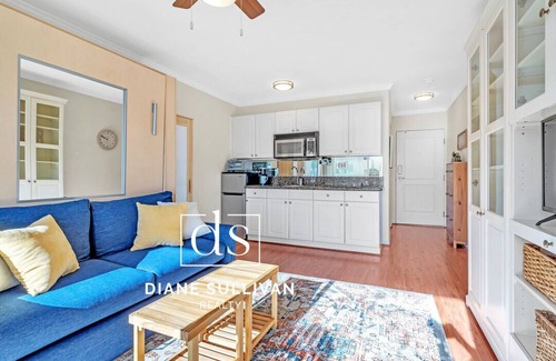 La Playa Apartment | View Shelter Island /Point Loma studio walkable to lots!