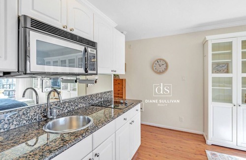La Playa Apartment | View Shelter Island /Point Loma studio walkable to lots!