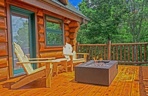 Skyland House | View! Stunning 2 Kng, 2 Qn, 3 Bth/2 Hlf, 2 Gas Fireplaces, Fire Pit, Gas Grill
