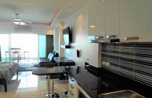 Jomtien Condo | View Talay 8 Large studio apartment with sea view Pattaya
