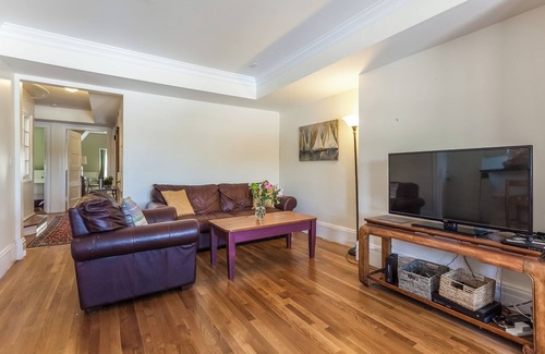 Aspinwall Hill Apartment | View the Boston Marathon at mile 23, minutes from this 4 bedroom, 4 bath home