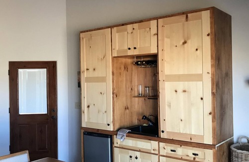 Mountainair House | View the Manzano Mountains and visit Salinas Pueblo Missions National Monument
