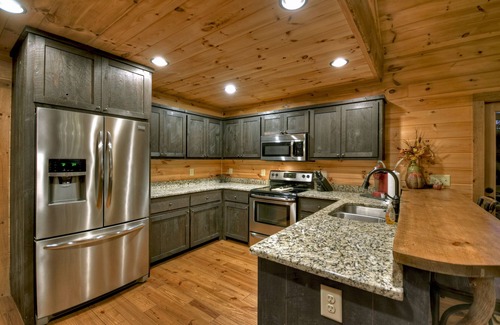 Ridges Over the Lake House | View-Topia - Stunning Cabin, Amazing Views, 15 min from Downtown Blueridge!