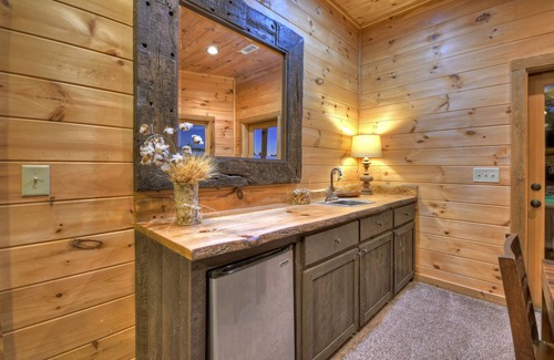 Ridges Over the Lake Cabin | View-Topia - Stunning Views, Hot tub, and Firepit!