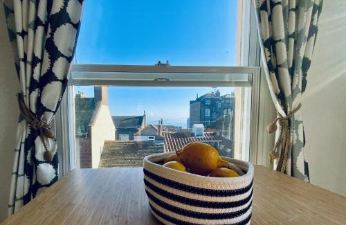 Broadstairs Apartment | Viewing Room, seaview 30 seconds from beach