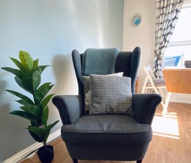 Broadstairs Apartment | Viewing Room, seaview 30 seconds from beach