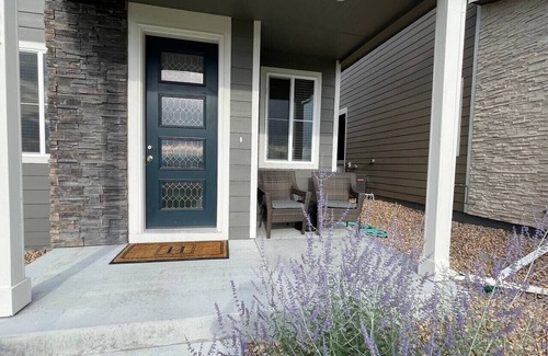 Commerce City House | Views and Adventure Awaits