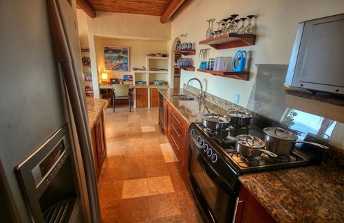 Ixtapa - Zihuatanejo Condo | VIEWS Beach Designer Upscale 2-4 adultsnBest Location CASA ZIH LaRopa Playa