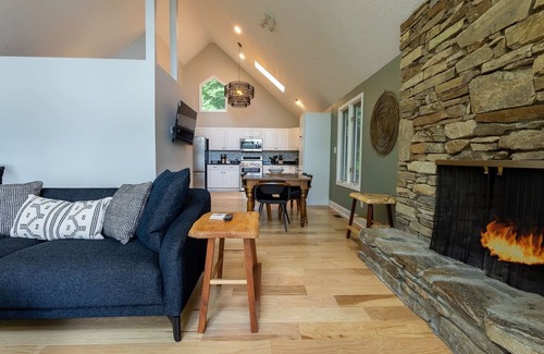 Skyland House | Views & Brews | Mountain Retreat with Stunning Views.| Near Asheville and Hot Tub
