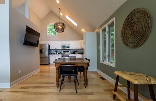Skyland House | Views & Brews | Mountain Retreat with Stunning Views.| Near Asheville and Hot Tub