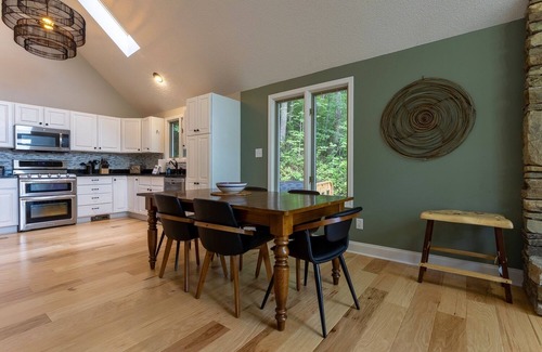 Skyland House | Views & Brews | Mountain Retreat with Stunning Views.| Near Asheville and Hot Tub
