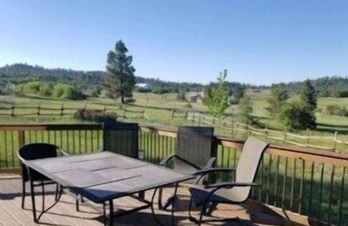 Pagosa Springs House | Views galore in this gorgeous single level home