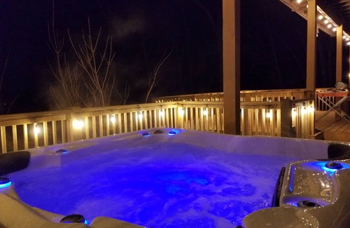 Helen Cabin | Views galore, SPA, game room, FIREPIT, 2 LVNG ROOMS, 2 DECKS