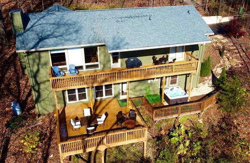 Helen Cabin | Views galore, SPA, game room, FIREPIT, 2 LVNG ROOMS, 2 DECKS