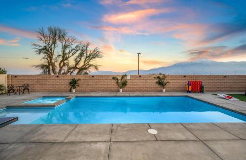Desert Hot Springs House | Views, Gameroom, Saltwater Pool & Hot tub, Firepit by MariamsBnb