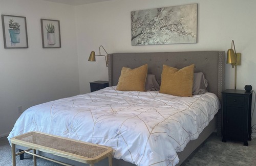 Capitol Hill House | VIEWS! Home overlooking downtown Salt Lake City. 2 bedrooms, 5 minutes from SLC