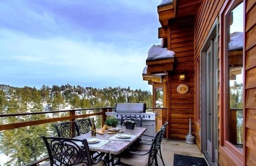 Tahoe Village House | Views! Hot Tub! Half Mile to Ski lifts! Great 4 Christmas & Holidays! Max 14 PPL