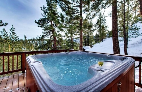 Tahoe Village House | Views! Hot Tub! Half Mile to Ski lifts! Great 4 Christmas & Holidays! Max 14 PPL