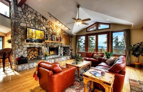 Tahoe Village House | Views! Hot Tub! Half Mile to Ski lifts! Great 4 Christmas & Holidays! Max 14 PPL