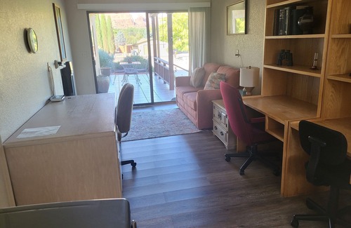 Oak Creek House | VIEWS! Near Swimming, Hiking/Biking Trails, Golfing, Spas