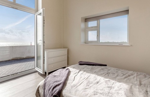 Southwell Cottage | Views not to be missed, this stunning property over looking the Famous Portland Bill is perfect for