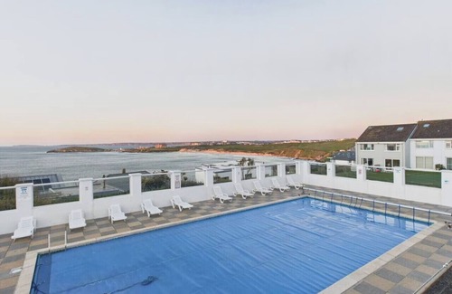 Newquay House | VIEWS OF FISTRAL BEACH -Outdoor space SWIMMING POOL +gardens