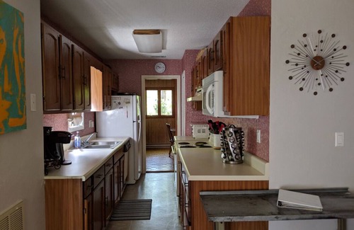 Lake Lure House | Views of Lake & Chimney Rock - Walk to Inn and Moose and Goose Pub!