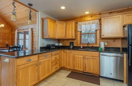Wolf Laurel Cabin | Views on 2 Decks~Pool Table~Hot Tub~Near Asheville