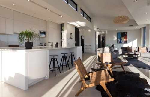 Queenstown House | Views on Edinburgh | Every room has a view