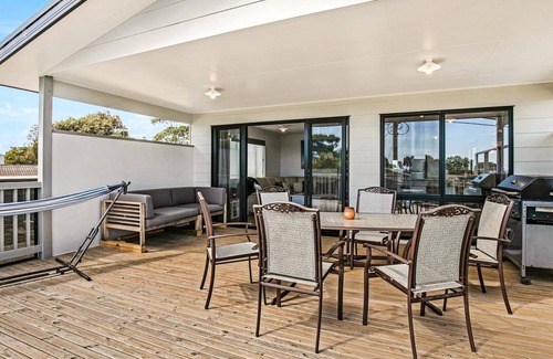 Ventnor House | Views on Fisher - stunning water views