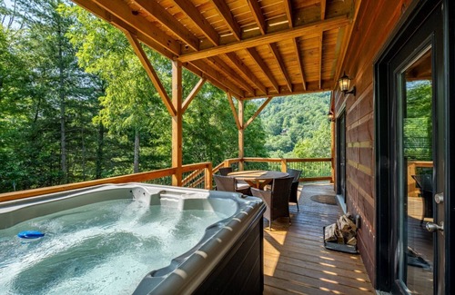 Almond Cabin | Views Over Lake Fontana | Sleeps 16