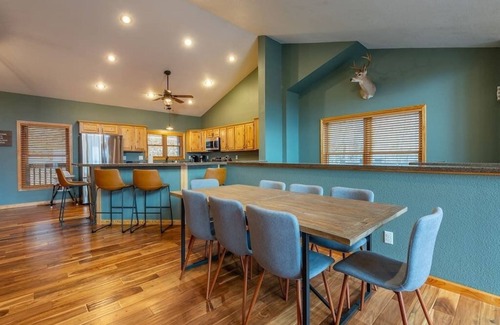 Wolf Laurel Cabin | Views~ Theater~ HotTub~ 18 Hole Golf~Hatley Pointe