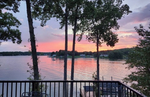 High Point House | "Views to die for"/Family Friendly/Near HFB/Dock/Kayaks/Patio/Deck/Grill/GmRm