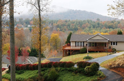Swannanoa House | Views unlimmited, take in the splendor of the mountains in every season