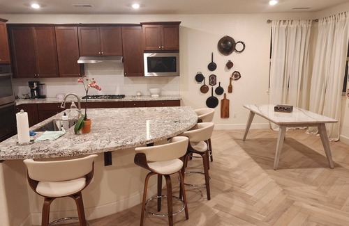 Reno House | Views, Views, Views.Beautiful 2800 sqft 30 mins to Tahoe large backyard.