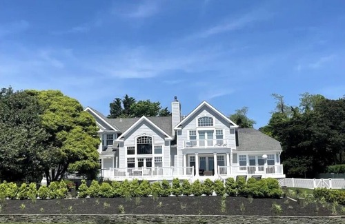 Shinnecock Hills House | Views ! Views! Views ! Water Front Property n4 bedroom house in Southampton