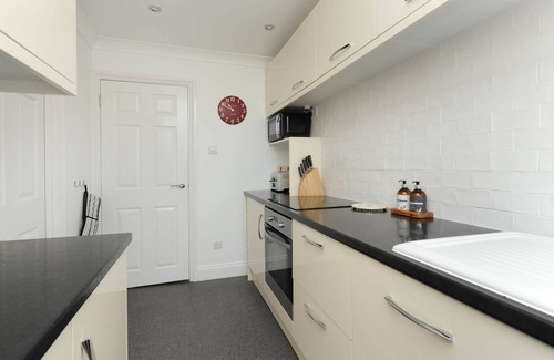 Broadstairs Cottage | Viking View - sleeps 4 guests in 2 bedrooms