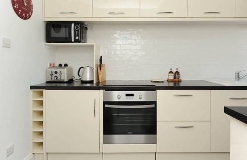 Broadstairs Cottage | Viking View - sleeps 4 guests in 2 bedrooms
