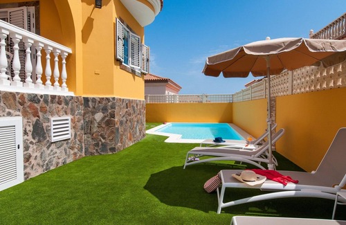 Sonnenland Villa | Villa Comoda | Sonnenland | Spacious Luxury | Private Heated Pool | Stunning.