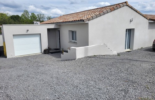 Aubenas Villa | Villa Avec Climatisation à Saint Etienne de Fontbellon Piscine