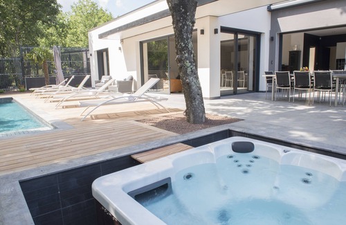 Saint-Etienne-de-Fontbellon Villa | Villa Tranquille au Coeur de L'ardèche, Idéale Pour les Familles