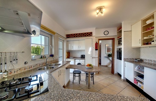 Carvoeiro House | Vila Colina, luxury villa with 5 bedrooms and private heatable pool.