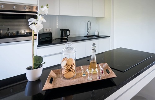 Ponta Delgada House | Vila Vicente (Jacuzzi, Sauna and Parking)
