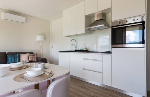 Ponta Delgada House | Vila Vicente (Jacuzzi, Sauna and Parking)